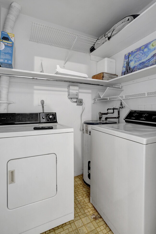 Building Photo - 5951 NE 18th Ave