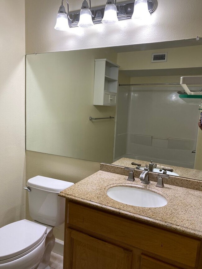 Building Photo - RESORT STYLE, GATED 1ST FLOOR CONDO LOCATE...