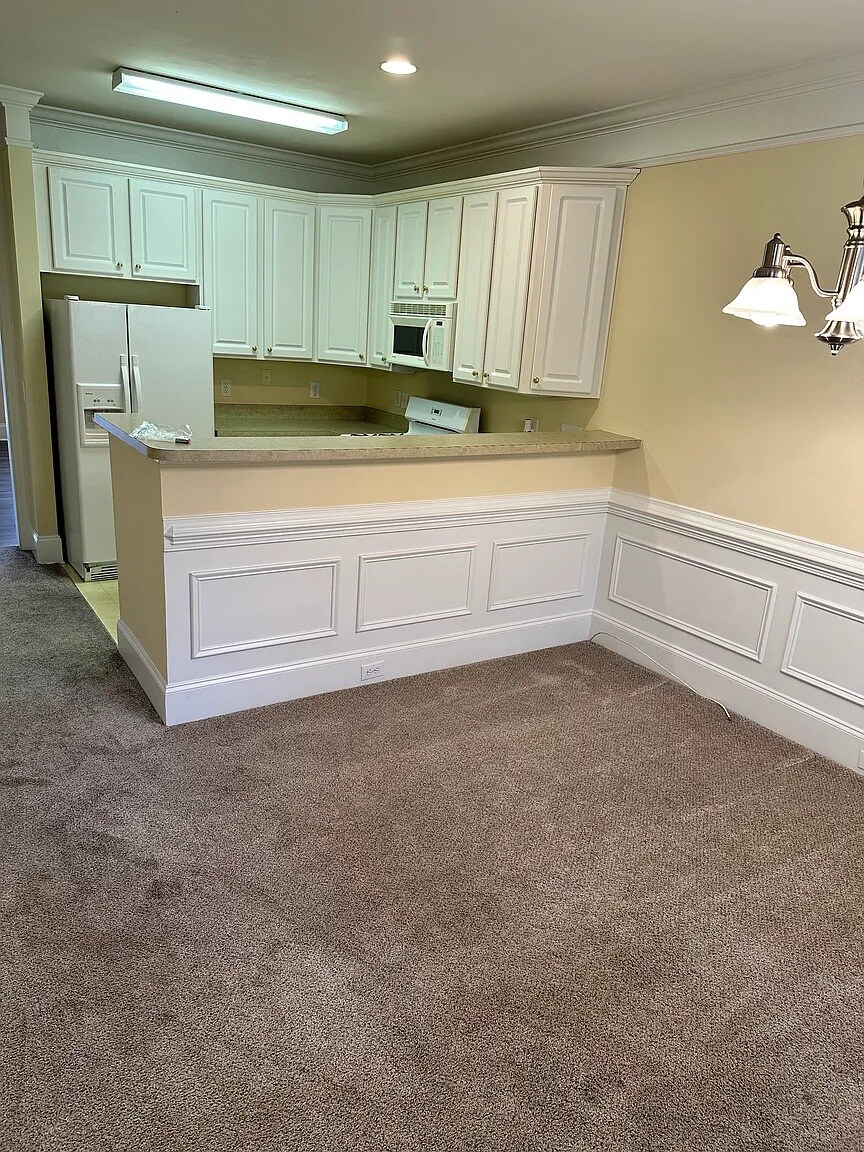 Building Photo - Room in Townhome on Windermere Dr