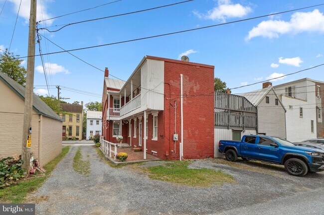 Building Photo - 15 E 4th St