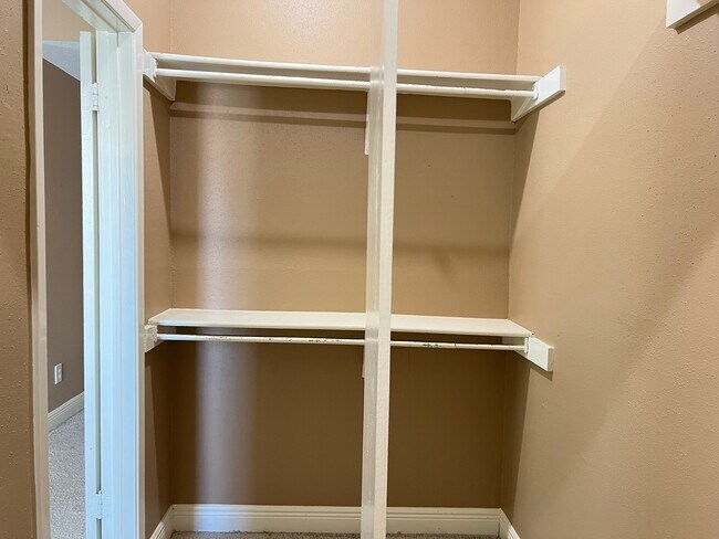 Building Photo - 2425 Augusta Dr