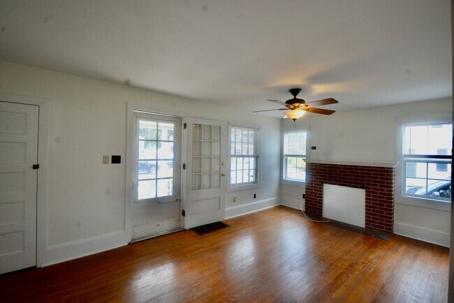 Building Photo - This one is Perfect!! It's a 2 Bedroom Single-Family Home with a Garage in Smyrna