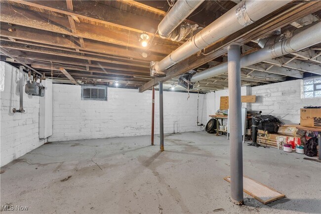 Building Photo - 917 Helmsdale Rd