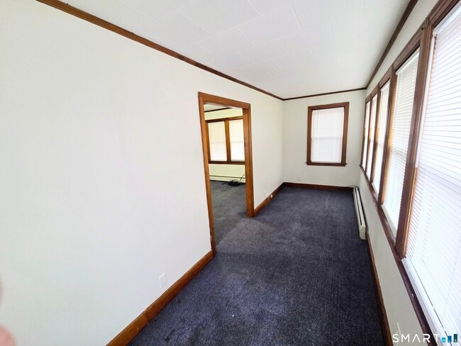 Building Photo - 387 Putnam Pike