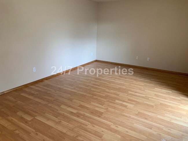 Building Photo - 2025-445MF