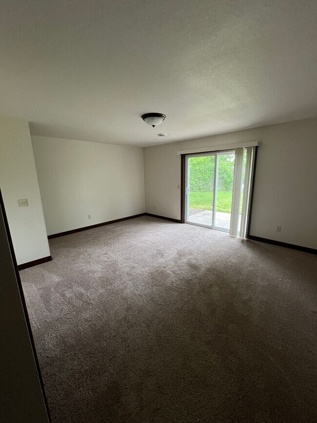 Building Photo - 3302 White Oak Ln
