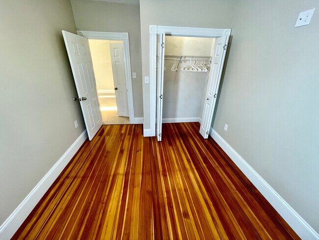 Building Photo - 18 Messenger St