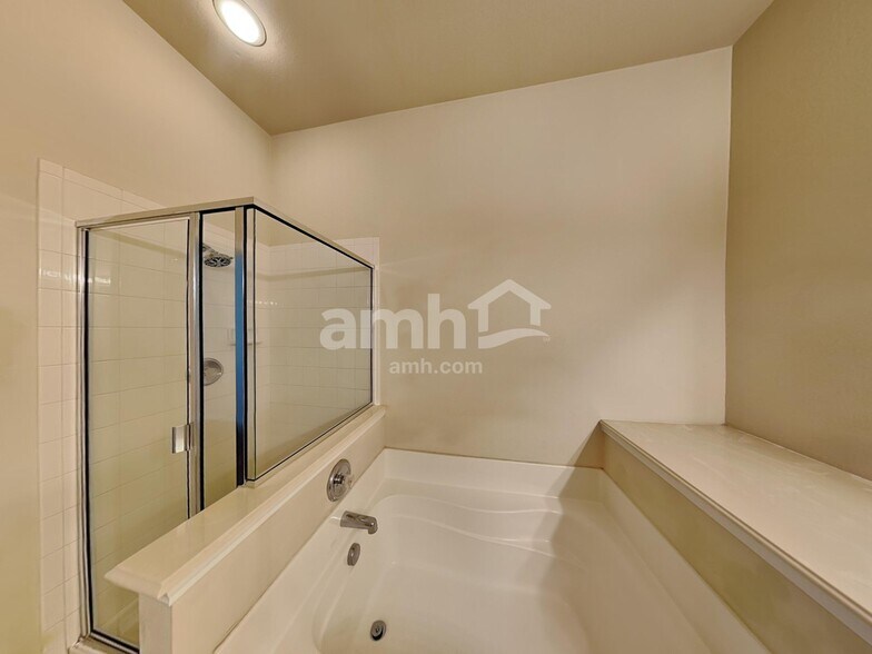 Building Photo - 9053 Weller Ln