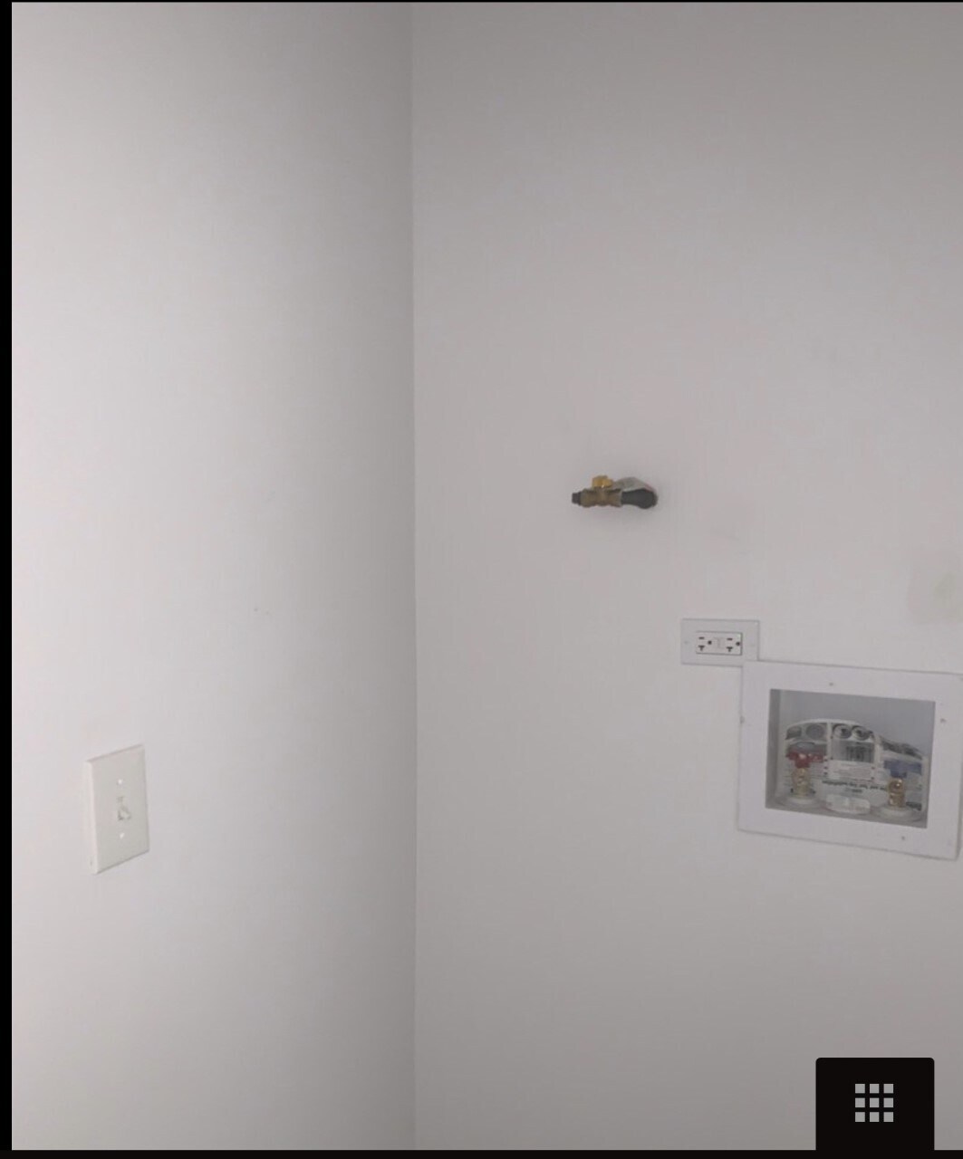 Laundry Hook-up - 8522 S Bennett Ave