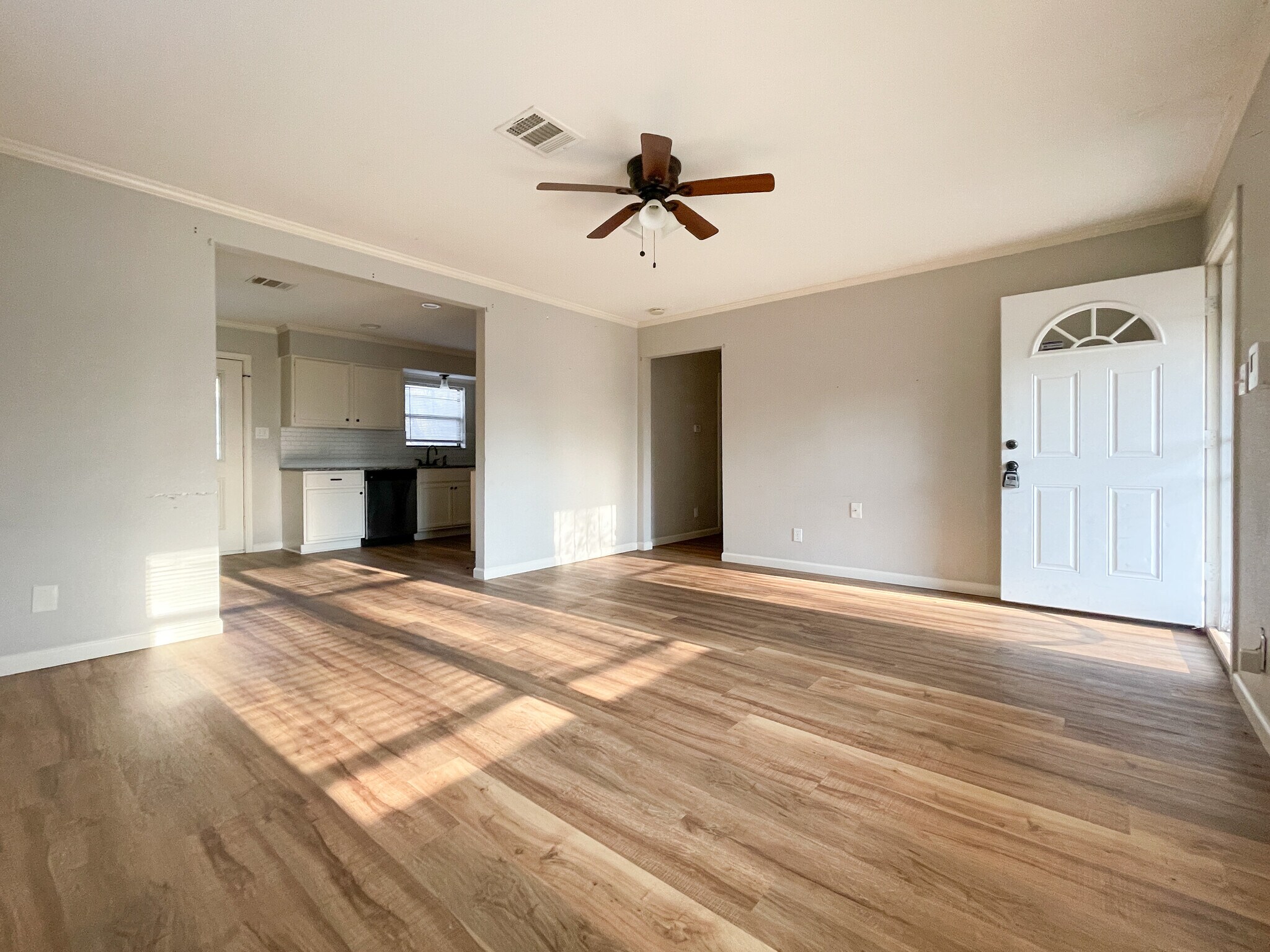 Building Photo - 207 N Bermuda St