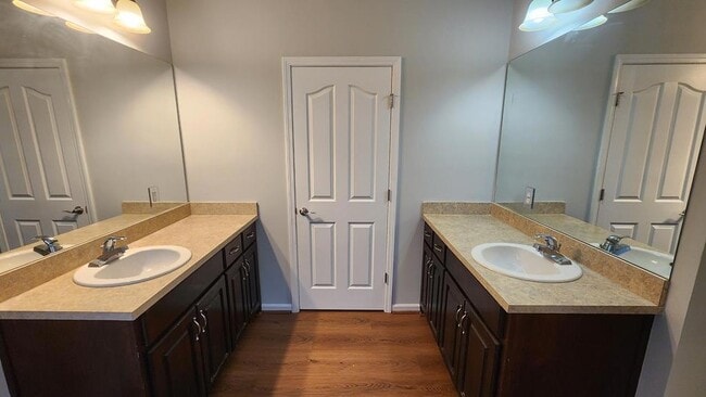 Building Photo - 4525 Village Ct