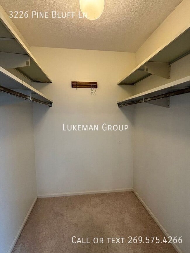 Building Photo - 3226 Pine Bluff Ln