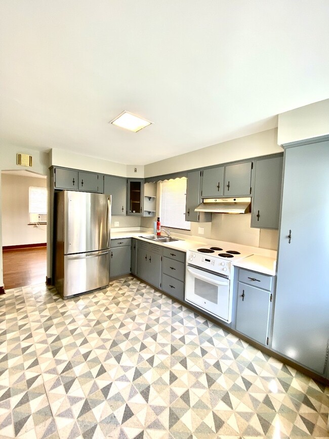 Building Photo - Beautifully Remodeled Northside Bungalow!