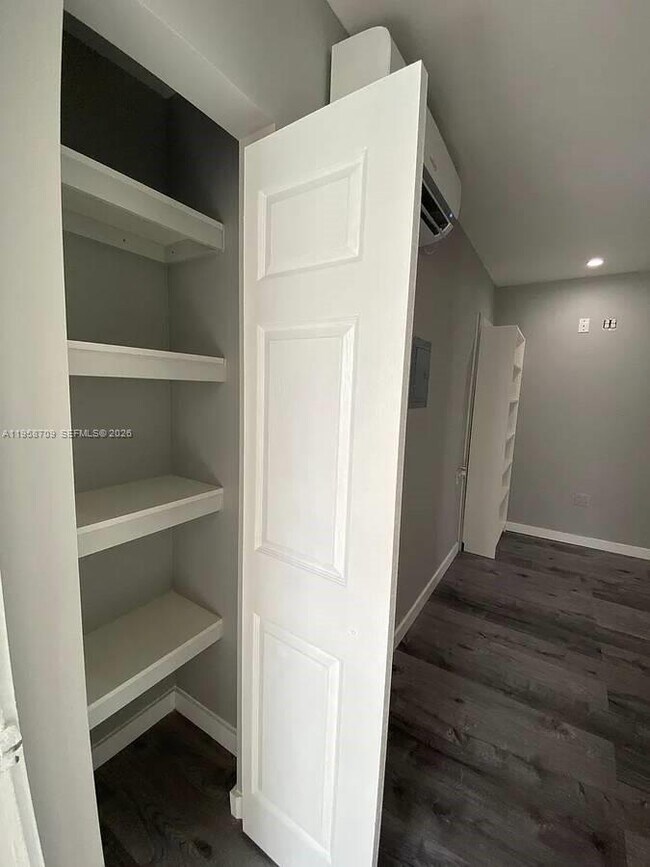 Building Photo - 2126 NW Flagler Terrace