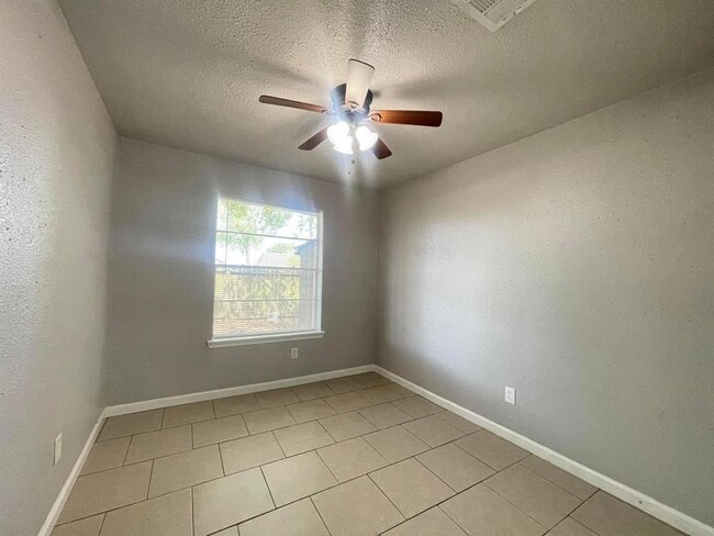 Building Photo - 14227 Clear Forest Dr