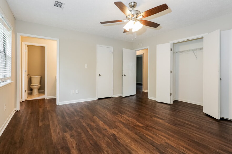Building Photo - 10319 Briarbay Loop