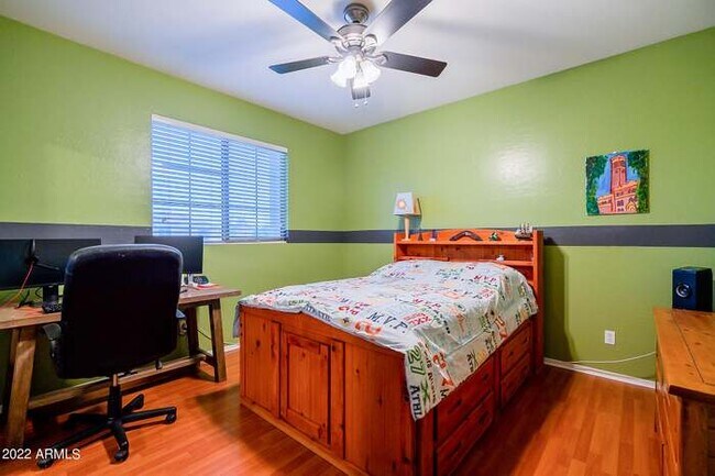 Building Photo - 735 W Carob Pl