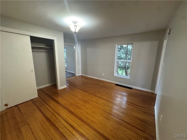 Building Photo - 27 Greenman Ave