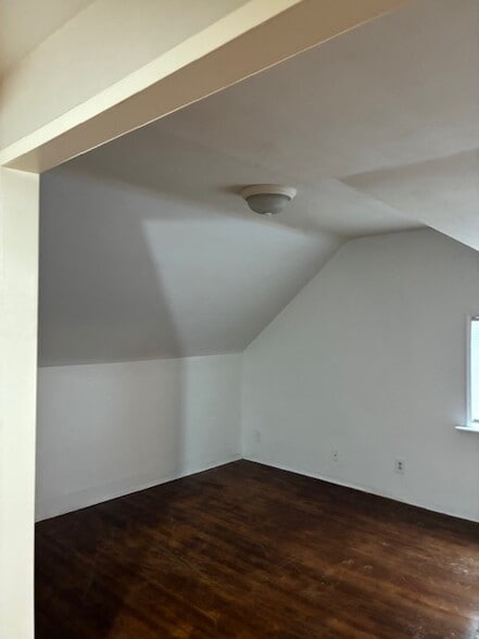 Building Photo - 5914 S Carver St