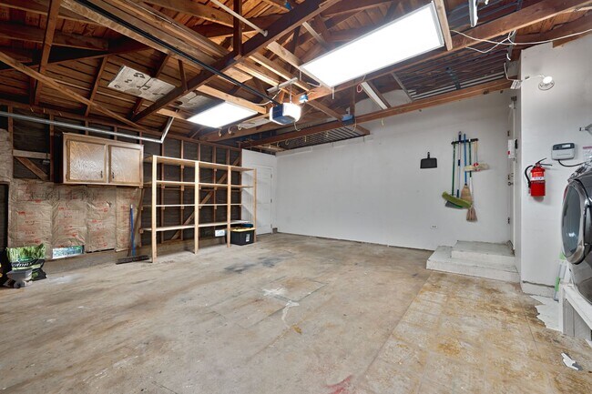 Building Photo - Charmingly Remodeled 3 Bed, 2 Bath Home Ne...