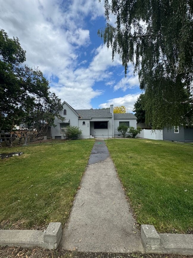 Building Photo - Charming 3 Bed Rental in Prime Location