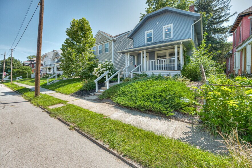Building Photo - 906 S Champion Ave