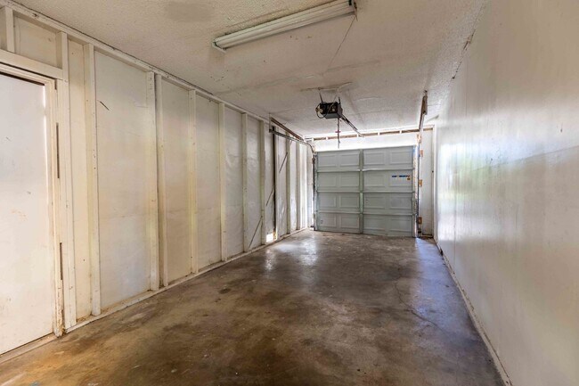 Building Photo - 4910 Tennyson Dr