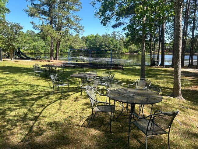 Building Photo - 25 Oak Lake Ct