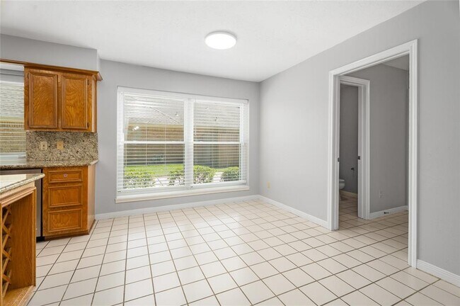 Building Photo - 15127 Greenleaf Ln