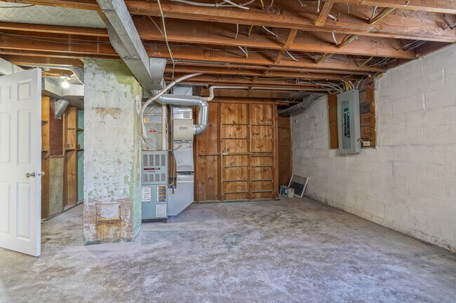 Building Photo - 1610 9th Ave N