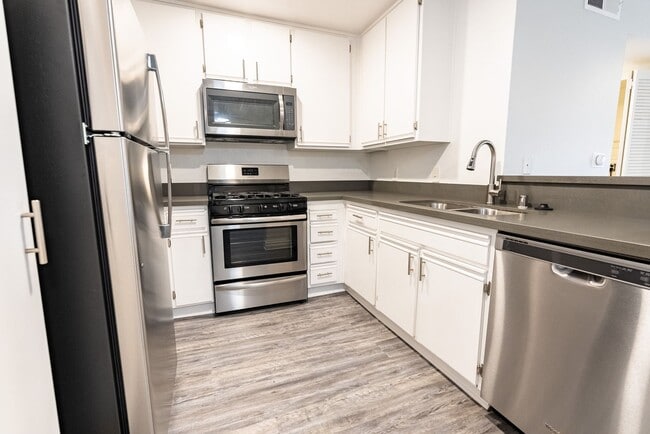 Interior Photo - 14056 Valleyheart