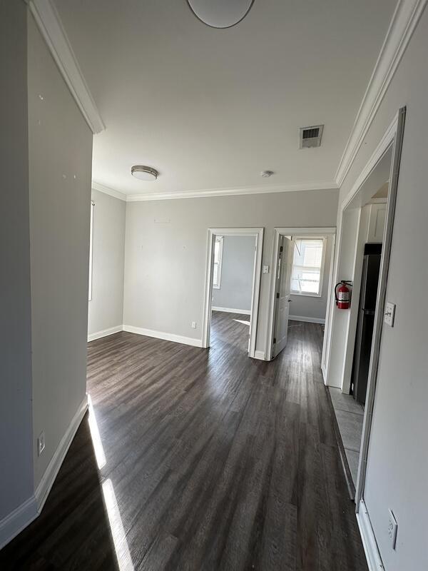Building Photo - 162 Grand St