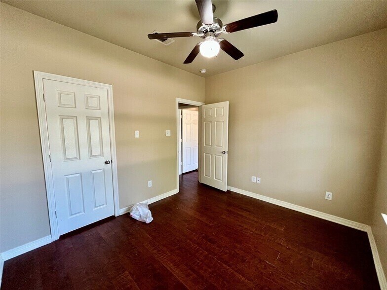 Building Photo - 701 Frame St