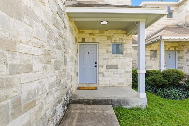Building Photo - 7510 Lazy Creek Dr