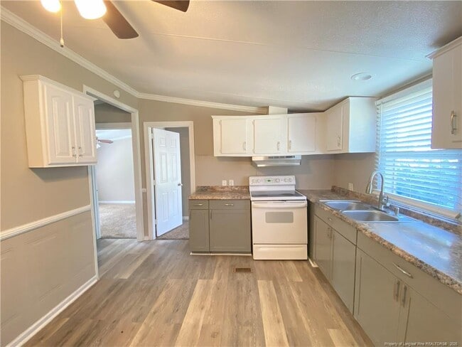 Building Photo - 43 Englewood Cir