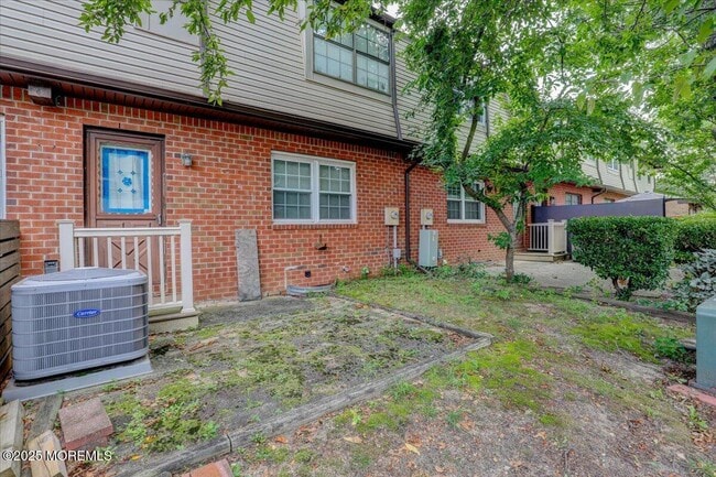 Building Photo - 604 Ezara Ct