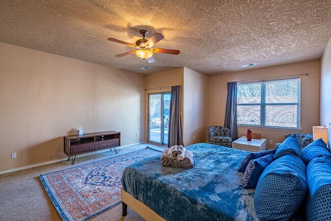 Building Photo - 9719 Calle Chamisa NW