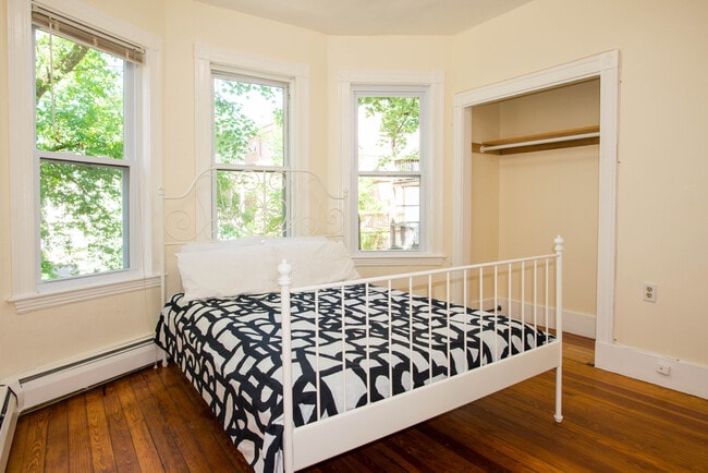 Building Photo - 97 Calumet St