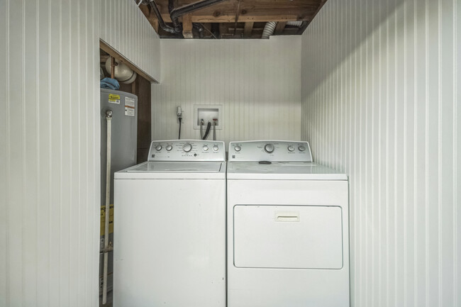 Laundry Room - 10482 Hoyt St