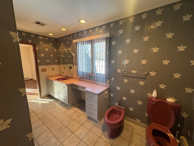 Building Photo - 651 Aldrich Rd