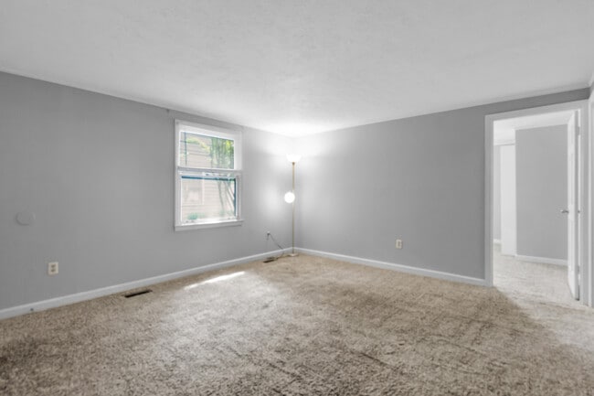 Building Photo - 338 River Walk Dr