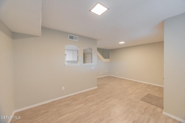 Building Photo - 11031 Oasis Dr