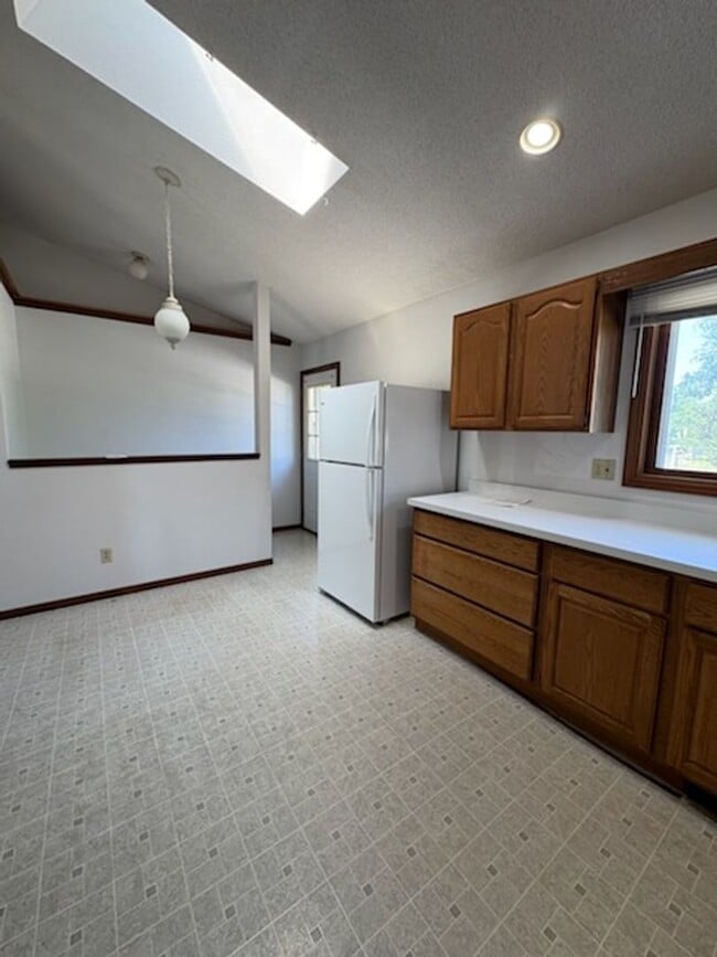 Building Photo - 3 BEDROOM | 2 BATH | DUPLEX | WEST