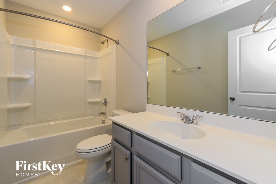 Building Photo - 820 Redbud Ln