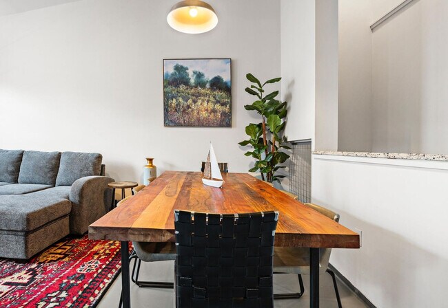 Building Photo - 160 E Berkeley St