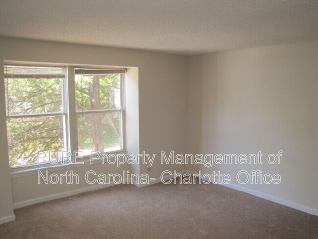 Building Photo - 9520 Shannon Green Dr