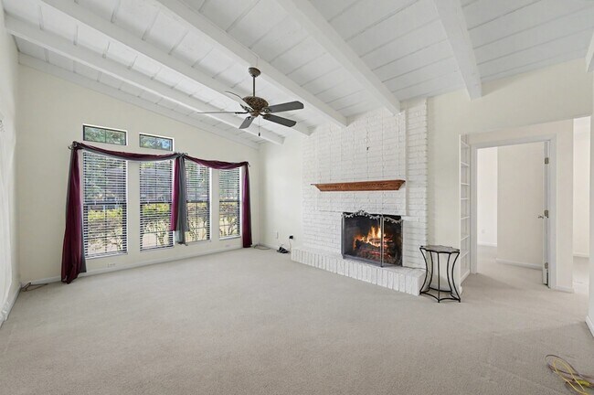 Building Photo - 122 Warbonnet Dr