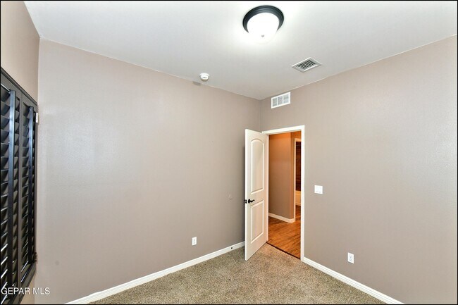 Building Photo - 3741 Loma Adriana