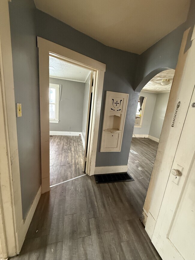 Building Photo - 1512 N Walnut Grove Ave