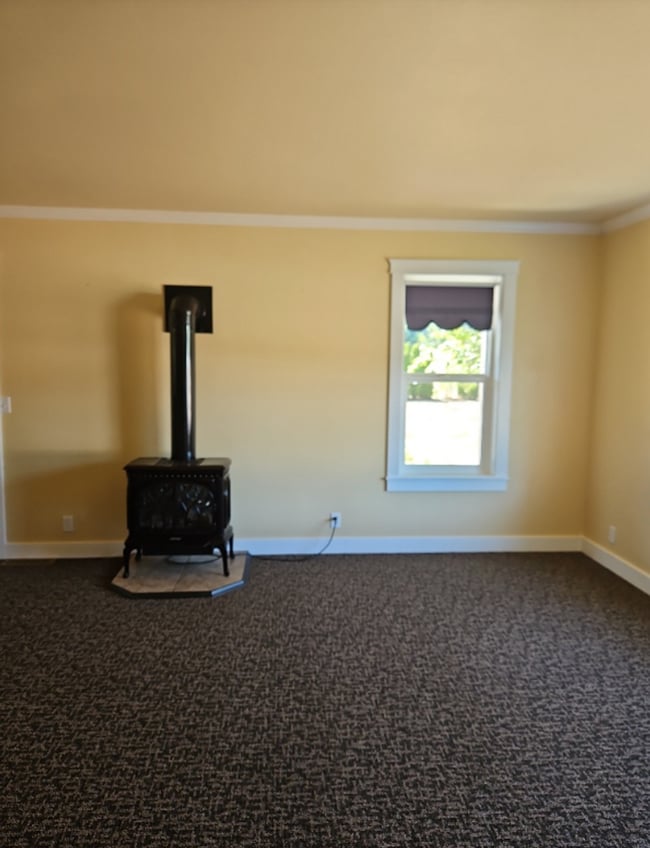 Building Photo - Spacious Two Story, 4 Bedroom, 4 Bathroom ...
